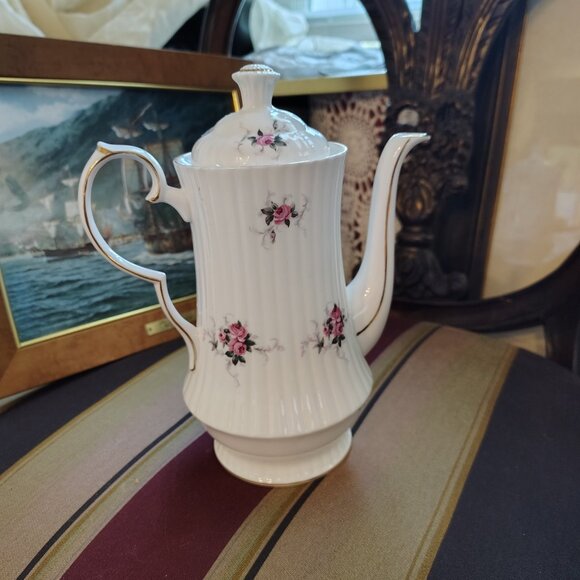 Princess House By Hammersley. Windsor Rose Fine Bone China Tea Pot - Picture 2 of 16